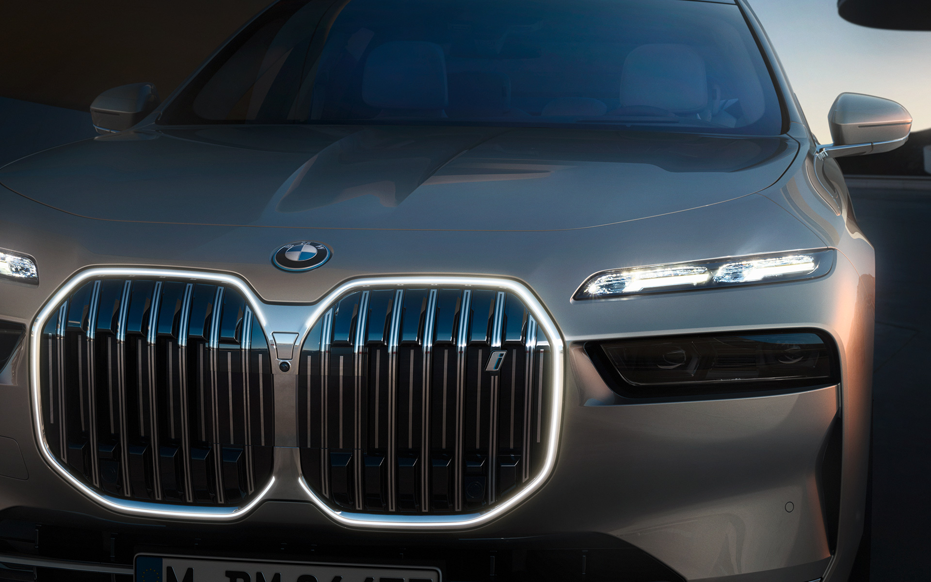 BMW i7 G70 Exterieur BMW nieren Iconic Glow met aangeschakeld licht